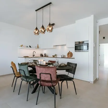 Huswell - Modern With South Facing Terrace Vakantiehuis *