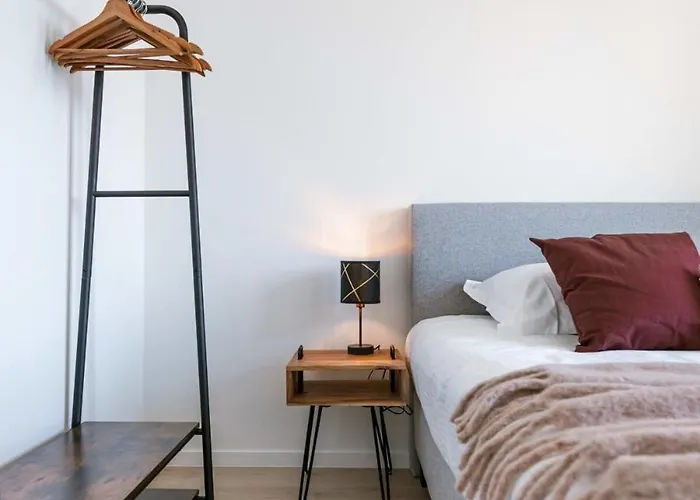 Huswell - Modern With South Facing Terrace *